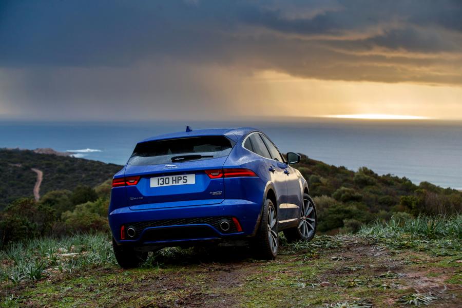  Jaguar E-Pace P300 AWD R-Dynamic 2017 года  (WW) (фото 32 из 40)